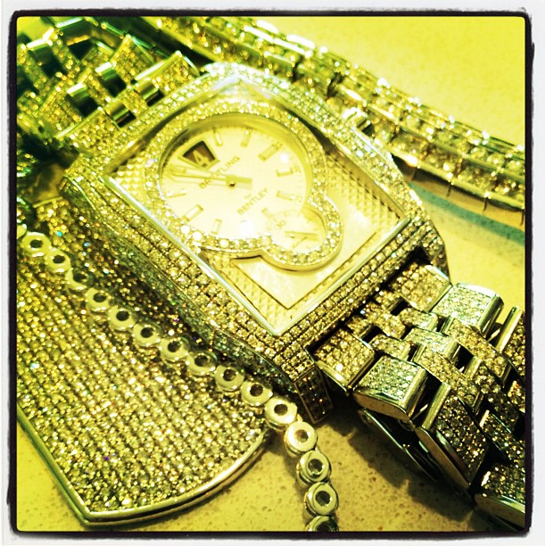 xzibit bling ice New Pictures: Xzibit in Sadams mansion in Iraq, filming a new movie, with his kid and his jewellery
